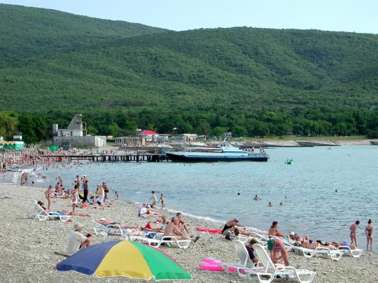 Пирс на пляже в Кабардинке Пирс на пляже в Кабардинке