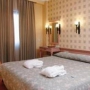  The Madison Hotel: Suite room